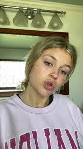 Skye Stapleton's Instagram, Twitter & Facebook