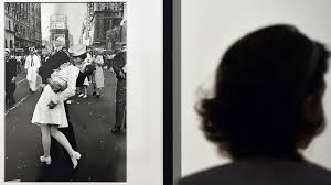 We offer 15 day money back guarantee. Sailor In Iconic V J Day Times Square Kiss Photo Dies At 95 Cbs New York