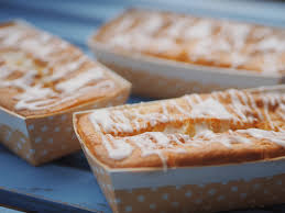 Einfach 1 el milch mit soviel puderzucker mischen, bis eine gute glasurkonsistenz entsteht. Creme Fraiche Himbeer Kuchen Barsista