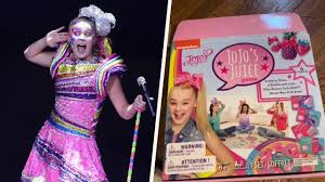 Disney's jojo siwa piano tiles is unofficial application. Jojo Siwa Upset By Inappropriate Board Game With Her Image Youtube