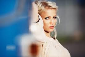 We did not find results for: Chisu The Most Played Artist In Radios 2012