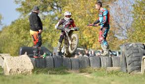 Ganz wichtig ist die komplette, richtige schutzausrüstung und das geeignete motorrad, wenn man anfängt. Motocross Verleih Schluss Mit Langeweile Starte Dein Abenteuer