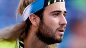 TIL L'ancienne star du tennis Andre Agassi a admis que la coiffure en forme  de crinière de lion qu'il arborait dans les années 1990 était en fait une  perruque : r/todayilearned