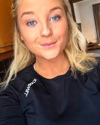 Donna Berglund's Instagram, Twitter & Facebook