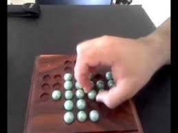 Un juego de mesa de friedemann friese para un solo jugador en el que deberemos ayudar a robinson a sobrevivir. Uno X Uno O Uno Solo La Solucion Youtube