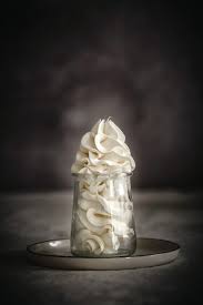 Imbc Creme Au Beurre A La Meringue Italienne Pour Decorer Les Gateaux Recette En 2020 Meringue Italienne Meringue Creme Au Beurre
