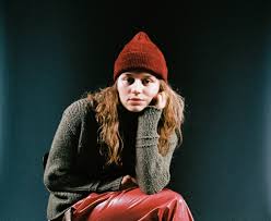 See more ideas about false ceiling design, bedroom false ceiling design, ceiling design bedroom. Girl In Red Emanzipiert Sich Auf Ihrem Debutalbum Vom Bedroom Pop Diffus