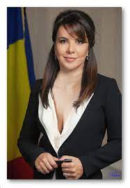 În decembrie 2016, ana maria pătru a fost trimisă în judecată de dna ploiești sub acuzația că a primit mită de la firma siveco, constând în contravaloarea unui apartament și a unui autovehicul pentru a asigura derularea, în bune condiții, a unor contracte pe care compania le avea cu aep. Ana Maria PÄƒtru Romanica Blues