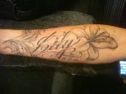 This lower arm tattoo design on arm is inspired from the polynesian art and culture. Arm Flower Tattoos With Names Kata Kata