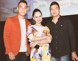 Membariskan pelakon seperti izara aishah, aaron aziz, amar baharin, raja afiq , afiq muiz, shah iskandar, fatin afeefa, daniella sya, fizz fairuz dan ramai lagi. Ia Buat Diri Saya Berasa Kecil Hisyam Hamid Mynewshub
