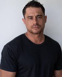 hi! what is up? I am aunty chloe! I thought id finally do an official intro  haha so yeah, I'm chloe! I have been doing headshot photography for a few  years now.