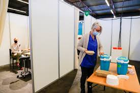 Vaccinatiecentrum in flanders expo in gent deed testdag © wannes nimmegeers. Reportage Achter De Schermen Van Het Vaccinatiecentrum Yes De Frigo Is Leeg Br Foto Hln Be