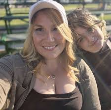 Stacy Obrien's Instagram, Twitter & Facebook