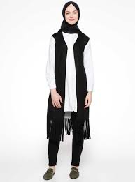 Beha Tesettur Siyah Suet Yelek Modelleri Moda Tesettur Giyim Moda Siyah Suet Moda Stilleri