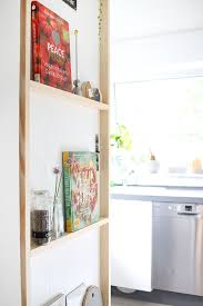 do it yourself regal fur die kuche aus holz und klebefolie regal kuche regal haus deko