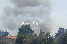 Η φωτιά ήταν κινούμενη σε οικισμούς και κατοικίες. Mkh07t4bjtg9jm