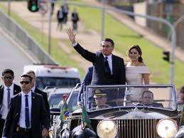 Die besten zitate von jair bolsonaro entdecken sie die interessanten und überprüften zitate · jair messias bolsonaro ʒaˈiʁ bowsoˈnaɾu ist ein brasilianischer politiker. Jair Bolsonaro Spottet Nach Eigener Corona Infektion Wovor Haben Sie Angst Politik
