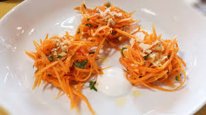 Le patate dolci, a differenza di quelle ordinarie, si mangiano anche crude. Carote Crude Allo Yogurt Con Noce D Oro