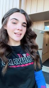 Lindsey Mooney's Instagram, Twitter & Facebook