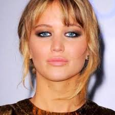 Has Jennifer Lawrence Read 'The Hunger Games'? J Law Is Spotting Reading  'Mockingjay' In Canada [PHOTOS AND VIDEO]