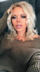 Amanda Kammerer's Instagram, Twitter & Facebook