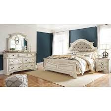 The epitome of maximum bedroom style, this bed set is one to cherish for years to come. Signature Design By Ashley Realyn 6 Piece Queen Bedroom Set