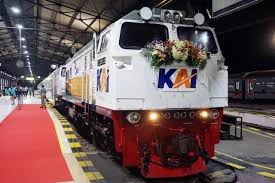 Gambar kereta api biar di station lama. Kereta Api Kita Beitrage Facebook