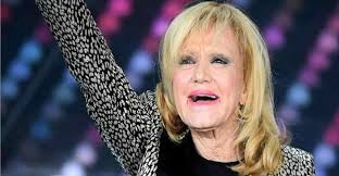Teddy reno festeggia il suo compleanno come ha sempre fatto, cantando. Rita Pavone Ho 74 Anni Ma La Mia Voce Ancora Non L Ha Capito