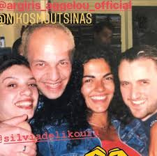 Ο νίκος μουτσινάς έστειλε στην δανάη μπάρκα το κάδρο…κατερίνα καινούργιου. Agnwristos O Nikos Moytsinas Ebgale Mallia Gossip Athens Magazine