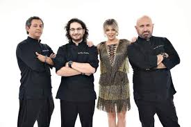 The jury consists of sorin bontea, florin dumitrescu and cătălin scărlătescu. Chefi La Cutite Sezonul 4 Concurenti
