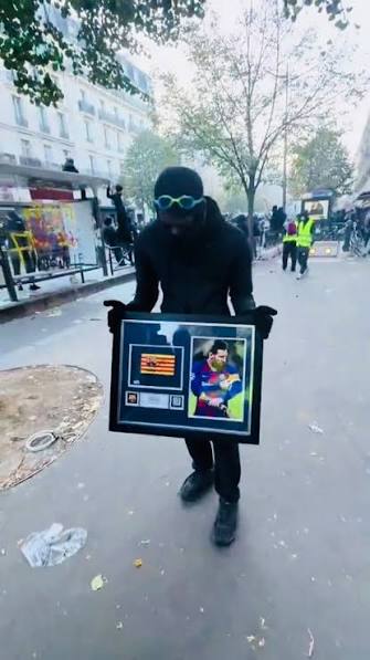 Ã°Ÿ‡«Ã°Ÿ‡· Realmente estremecedor lo sucedido en Francia con los disturbios en las protestasÃ¢€¦ de las cuales no se salvÃƒ³ ni los regalos que habÃƒ­a hecho Messi., #Francia #franciaÃ°Ÿ‡¨Ã°Ÿ‡µ #messi #leomessi #protestas
