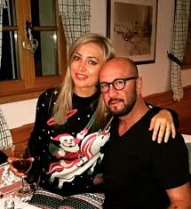Raluca rebedea è l'attuale moglie dell'ex portiere walter zenga, al momento al centro dell'attenzione insieme al marito per le vicende legate ai . Moglie Walter Zenga Che Spettacolo Raluca Rebedea Le Sexy Foto Su Instagram