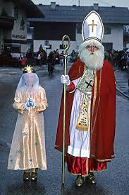 Am nikolaustag die kindern zelebrieren der tod von heilige nikolous heilige nikolaus ist nicht weihnachtsmann!!!! Mein Osterreich Glocklerlauf In Ebensee