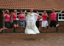 Ein paar aus ihrer familie bzw. Eine Lustige Hochzeit Foto Bild Erwachsene Menschen Bilder Auf Fotocommunity