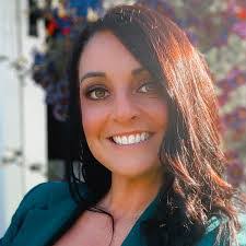 Erin Averill's Instagram, Twitter & Facebook