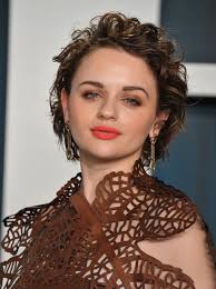 The Kissing Booth's Joey King: Age, Dating History & Short Hair Revealed