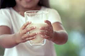Kapankah ibu perlu beri susu tambahan pada bayi? Kapan Waktu Terbaik Anak Minum Susu Pagi Atau Malam Hari Halaman All Kompas Com