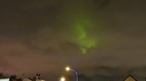 Il reste encore beaucoup à faire avant noël. Quelle Est Cette Etrange Lumiere Dans Le Ciel De Calais