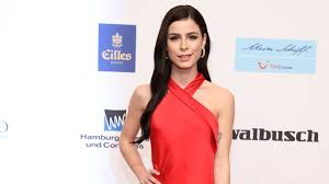 Deshalb wohl hat lena auf social. Lena Meyer Landrut Meldet Sich Aus Dem Tonstudio Und Sie Ist Genervt Stern De
