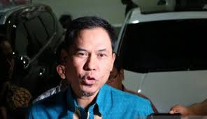 Munarman ditangkap terkait kasus baiat di uin jakarta, makassar, dan medan. Munarman Ditangkap Pengacara Habib Rizieq Kasih Stiker Wa Waalaikum Salam