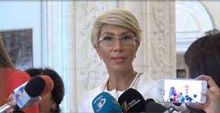 Fie se injectează, fie se face o blefarolpastie inferioară. Divertisment Hristos A Spune Adevarul Cine E Moldoveanca Turcan Justan Net