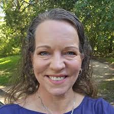 Can I bring my own snacks and water into Disney park and are there lockers  available for storage?