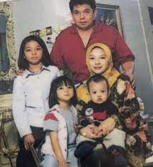 Ketua polis kedah, datuk zainuddin yaacob, dilantik sebagai pengarah jabatan siasatan jenayah komersial (jsjk) bukit aman yang baharu, berkuat kuasa 10 ogos depan. Biodata Instafamous Fala Zainal Kakak Penyanyi Ismail Izzani Iluminasi