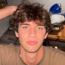 Jesse Tierney's Instagram, Twitter & Facebook