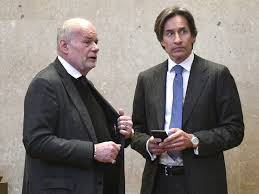 In den ersten beiden minuten kommt gleich der. Grasser Prozess In Wien Tag 21 Zur Linzer Causa Live Im Ticker Politik Vienna At