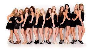 Black Is Always Never Out Of Fashion Group Photography Poses Group Photoshoot Ideas Family Portrait Studio