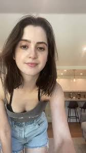 Sarah Frichette's Instagram, Twitter & Facebook