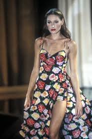 Pour élargir votre recherche, essayez ceci : Carla Bruni S Effortlessly Chic Style Armina Mevlani