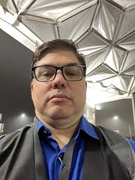 Man uses leash with his five children in public