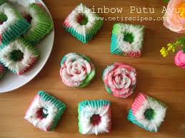 Rebus santan, tujuannya sama agar tidak basi. Resep Putu Ayu Rainbow Resep Neti